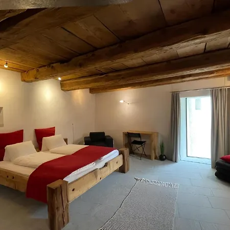 Lägenhet Historisches Teiler-haus Splügen